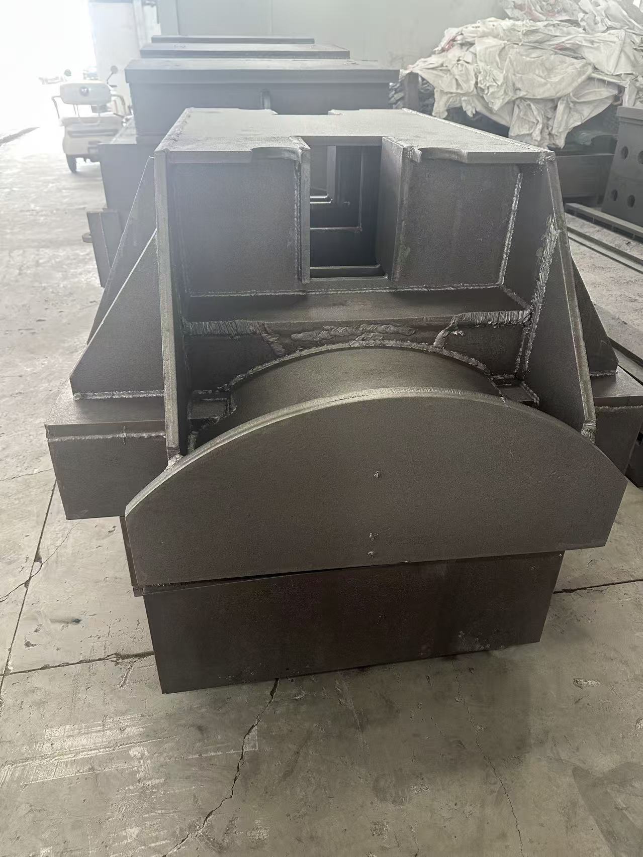 Reinforced custom steel weldment fabricated from thick plate